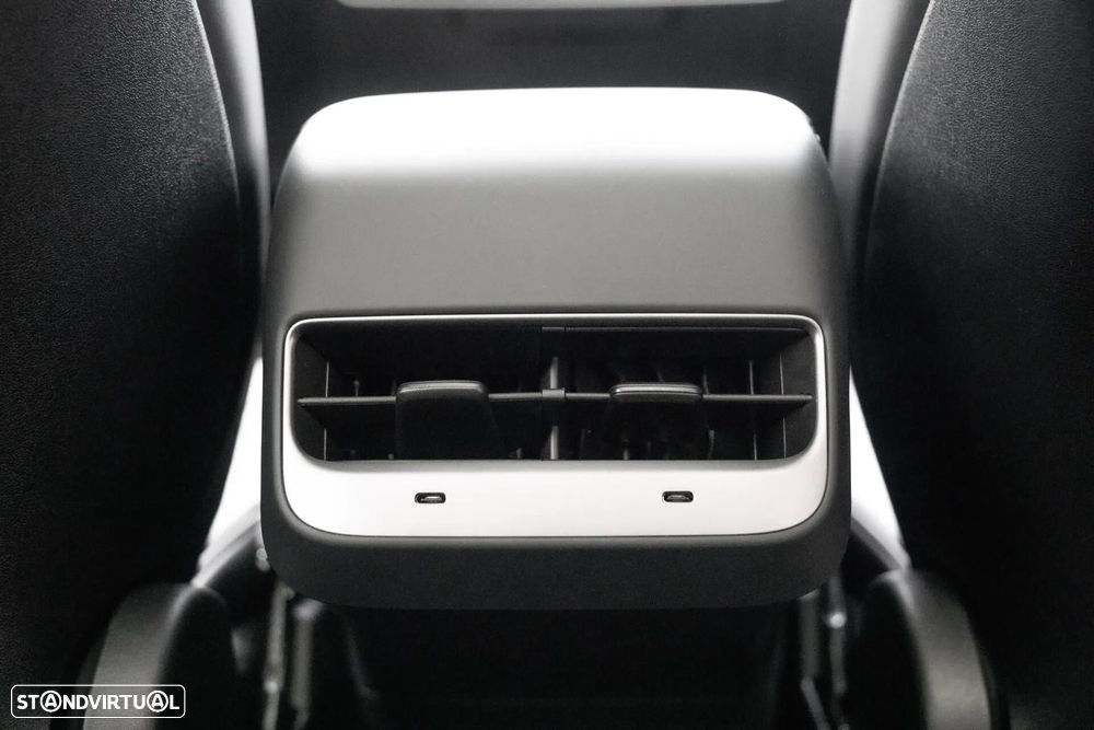 Tesla Model Y Performance Dual Motor AWD - 28