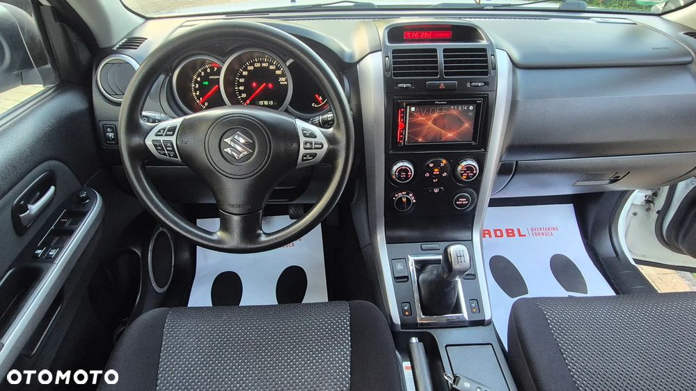Suzuki Grand Vitara 2.0 Comfort - 29