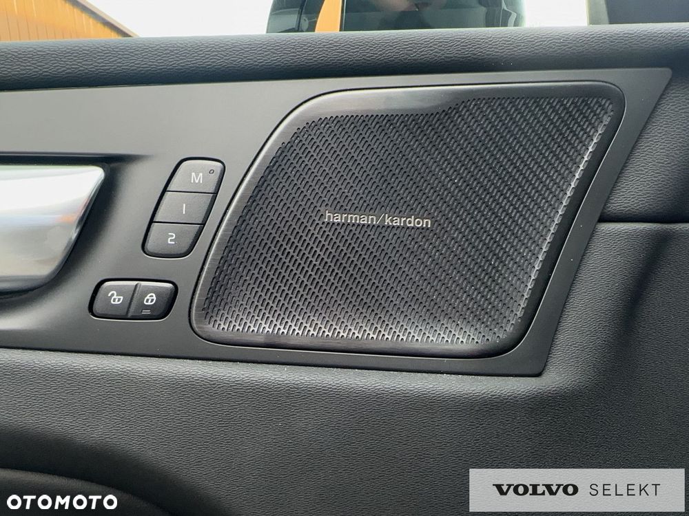 Volvo XC 60 T6 Plug-In Hybrid AWD Plus Dark - 27