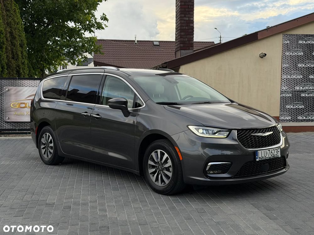 Chrysler Pacifica - 1