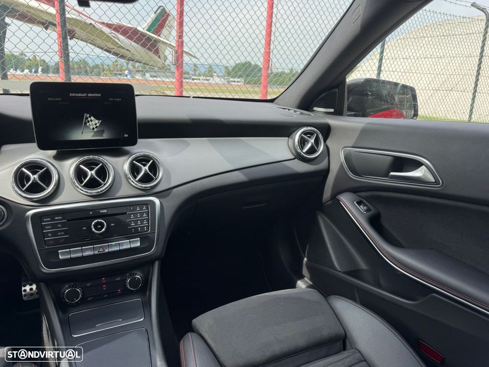Mercedes-Benz CLA 220 d AMG Line Aut. — fotografia 15