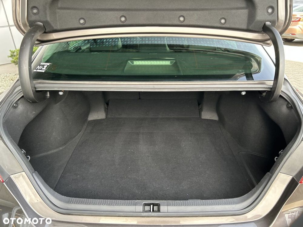Toyota Camry 2.5 Hybrid Executive CVT - 24