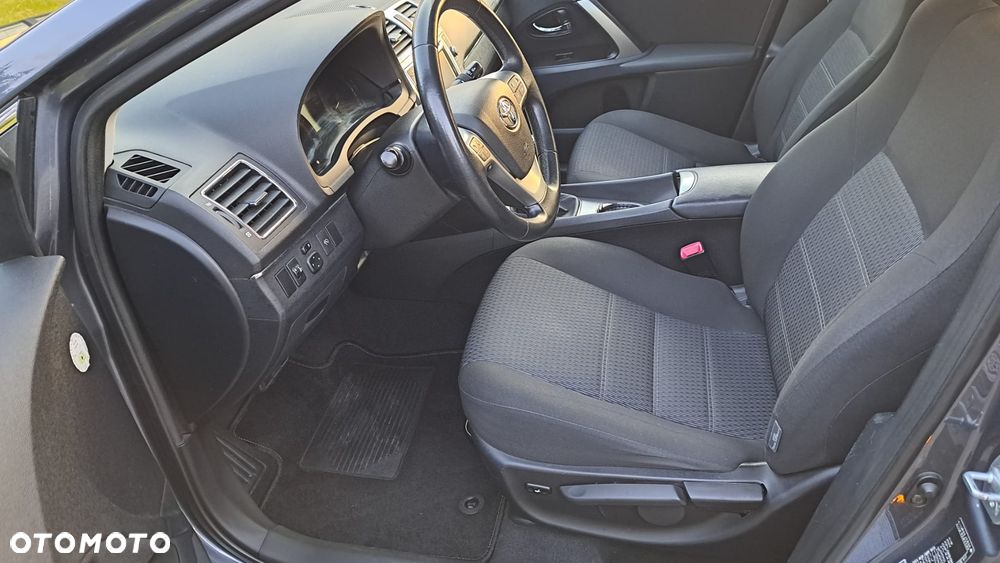 Toyota Avensis 1.8 Premium - 18
