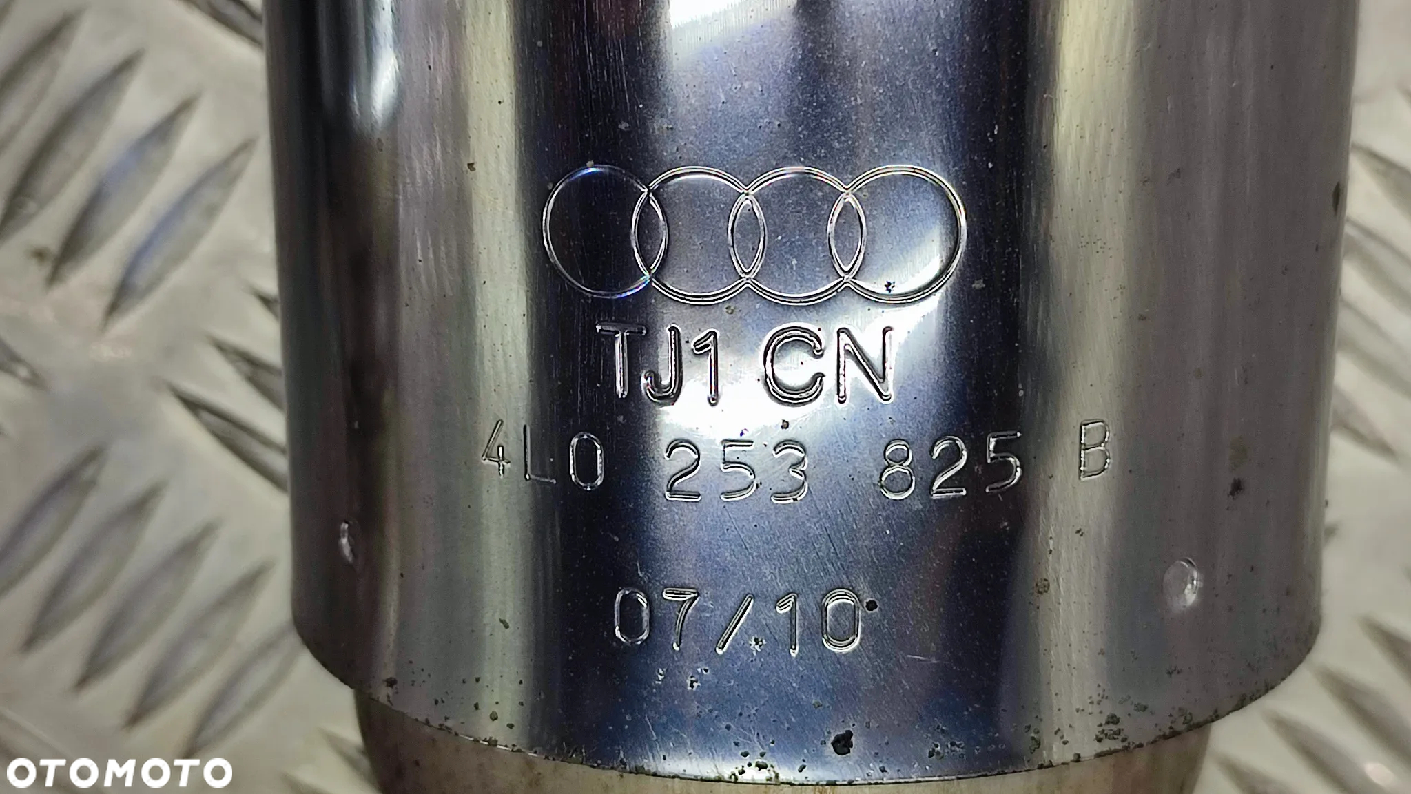 AUDI Q7 4L 05-15R KONCOWKI TLUMIKA WYDECH WYDECHU CHROM KOMPLET PRAWA LEWA 4L0253825B 4L0253825 B - 4