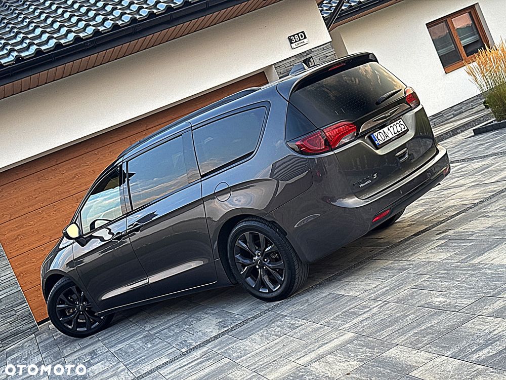 Chrysler Pacifica - 34