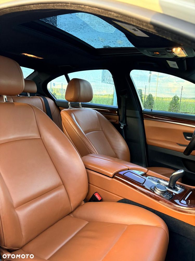 BMW Seria 5 535i xDrive Sport-Aut Luxury Line - 20