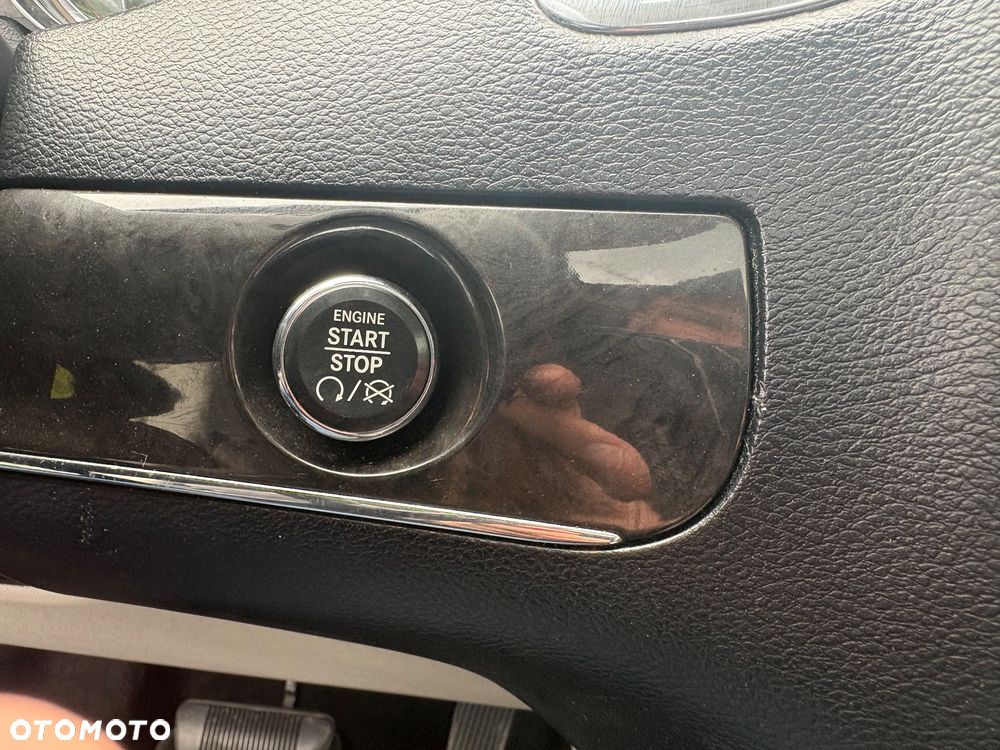 Chrysler Town & Country - 17