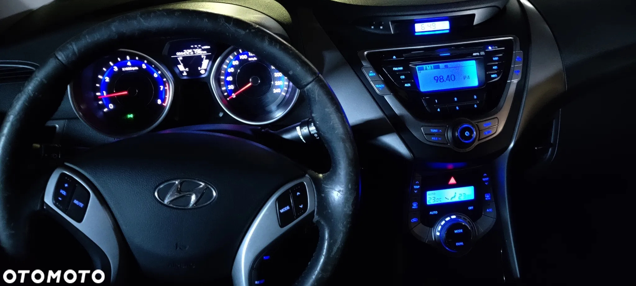 Hyundai Elantra 1.6 Comfort - 21
