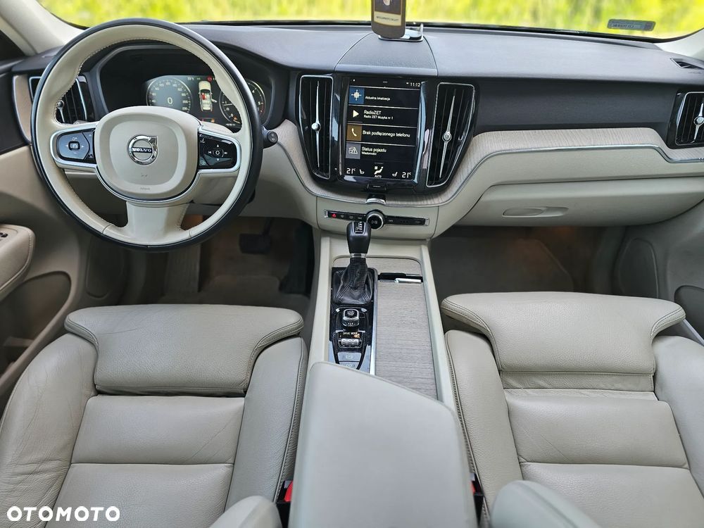 Volvo XC 60 D4 AWD Momentum - 9