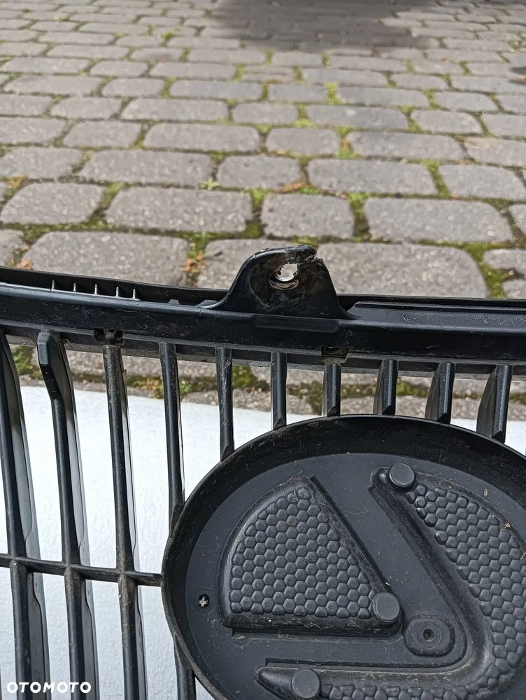 Zderzak przod Lexus is220 is250 czarny  06-09 - 15