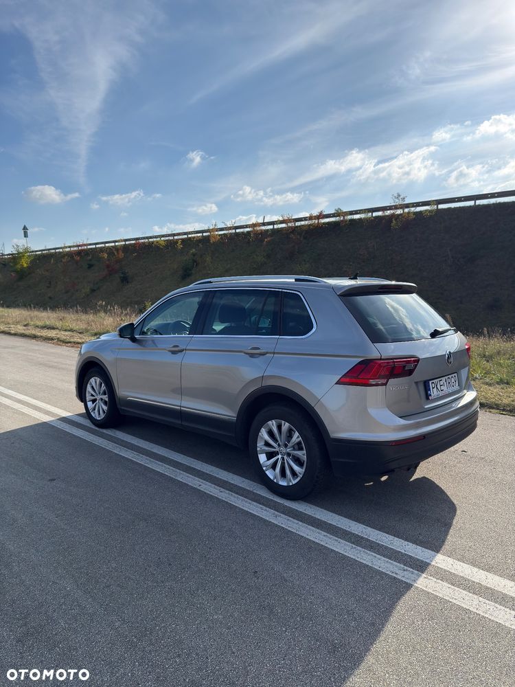 Volkswagen Tiguan - 1