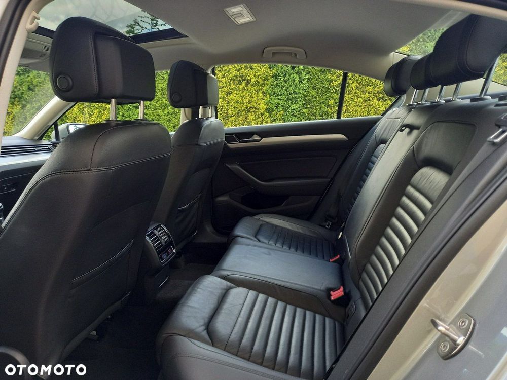 Volkswagen Passat 2.0 TDI (BlueMotion Technology) Highline - 30