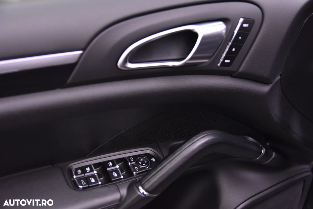 Porsche Cayenne - 14
