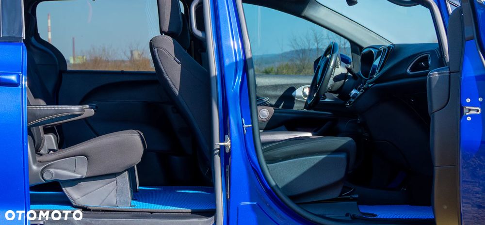 Chrysler Pacifica - 38