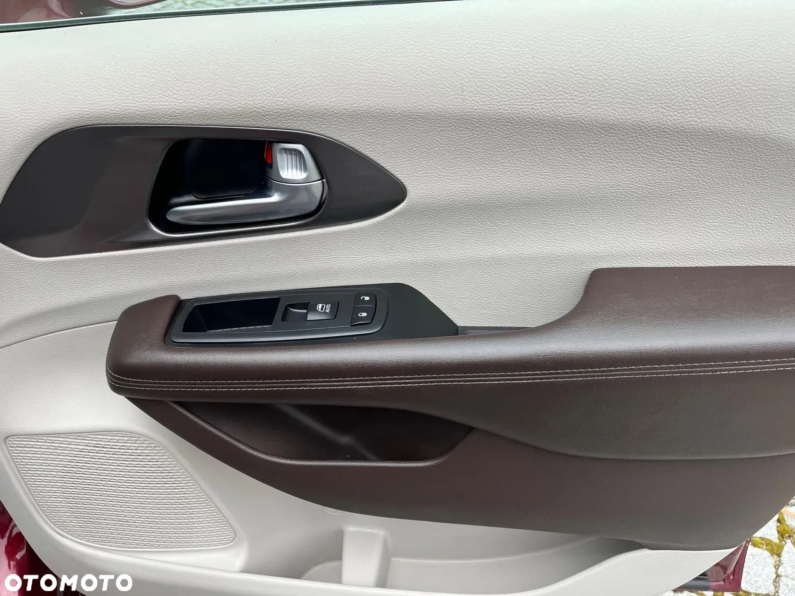 Chrysler Pacifica - 17