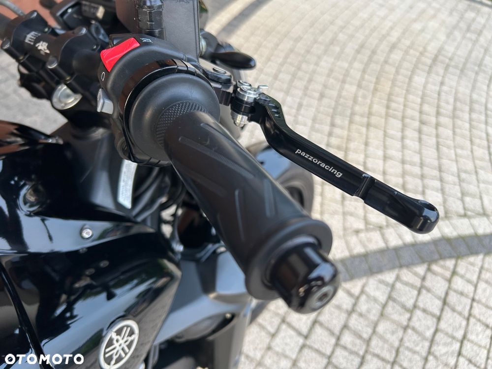 Yamaha FZ - 11
