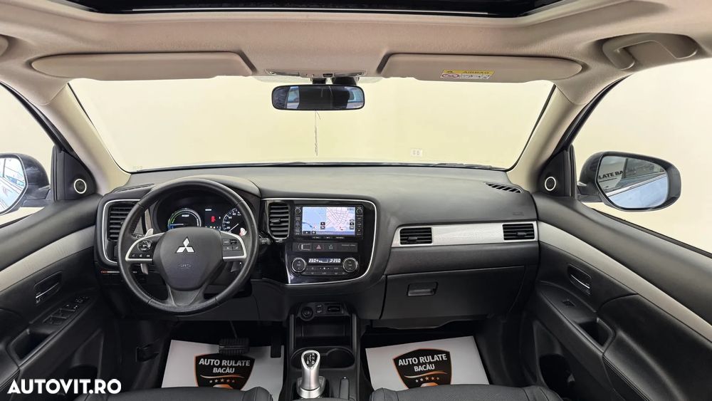 Mitsubishi Outlander 2.0 4WD Plug-In Hybrid - 8
