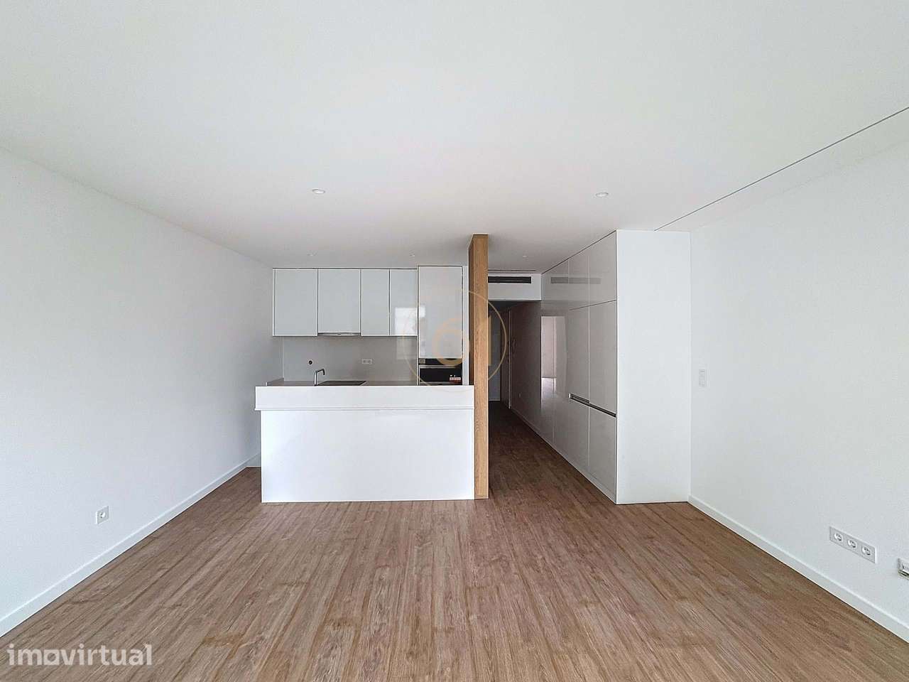 Apartamento T1 na zona da Constituição com duas frentes para arrendame - Grande imagem: 2/20