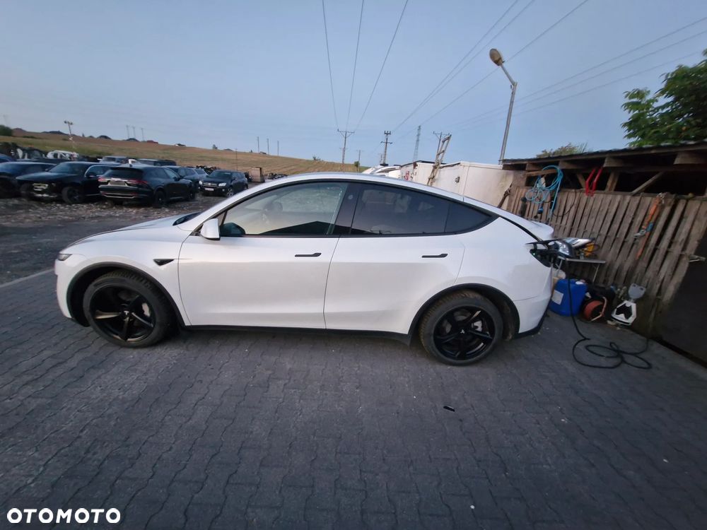 Tesla Model Y Long Range Dual Motor AWD - 1