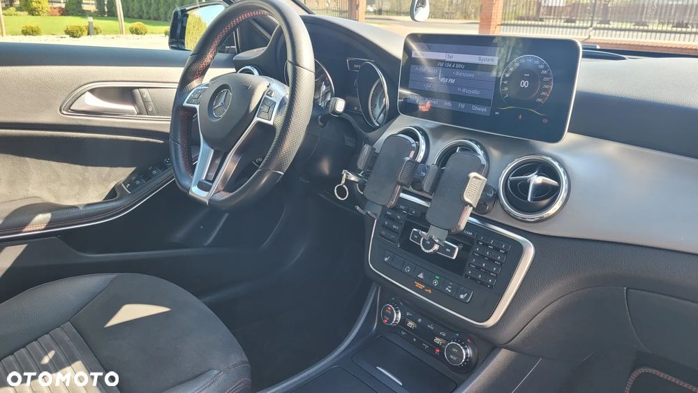 Mercedes-Benz GLA 200 7G-DCT AMG Line - 15