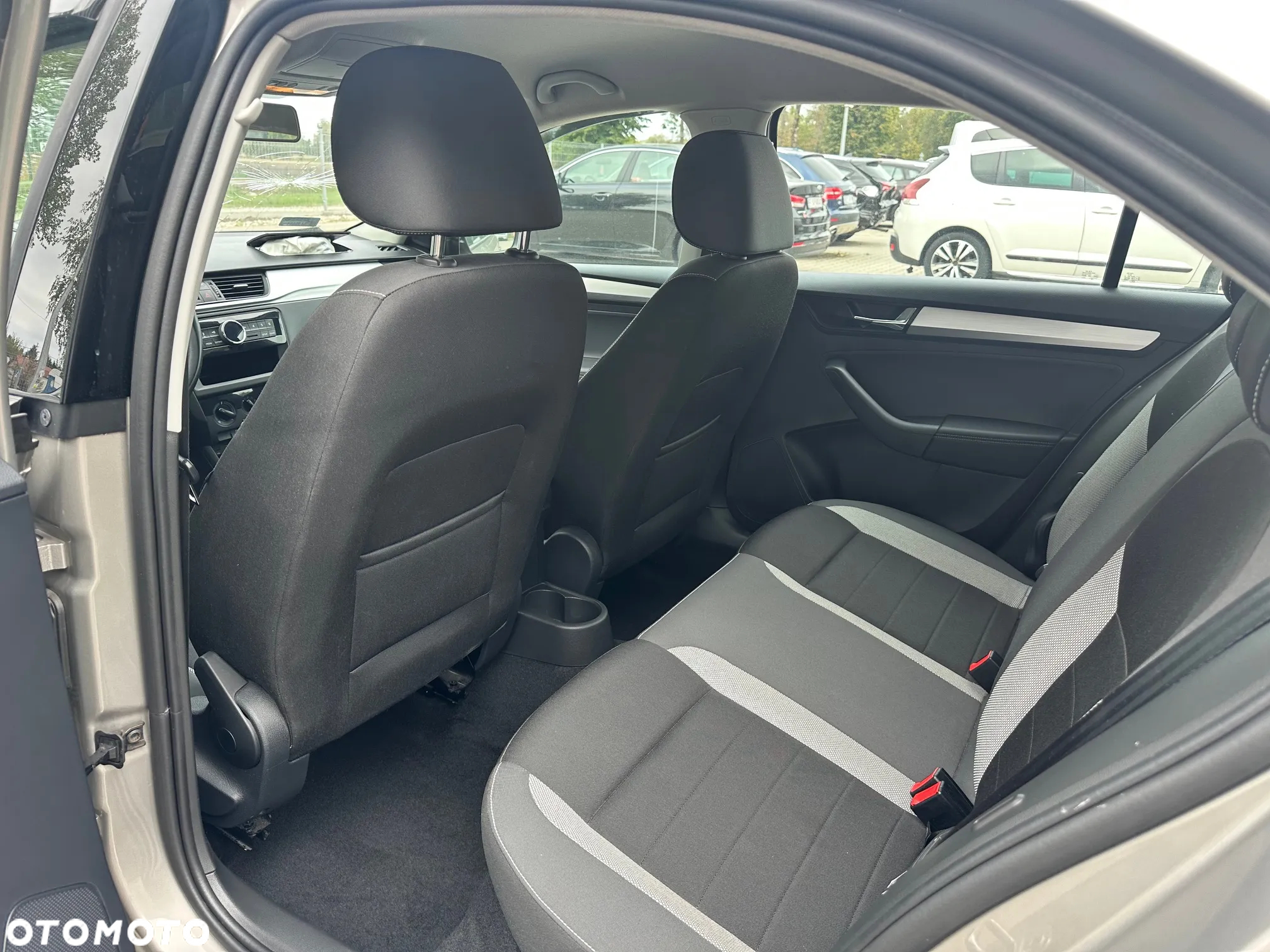 Skoda RAPID 1.0 TSI Active - 10