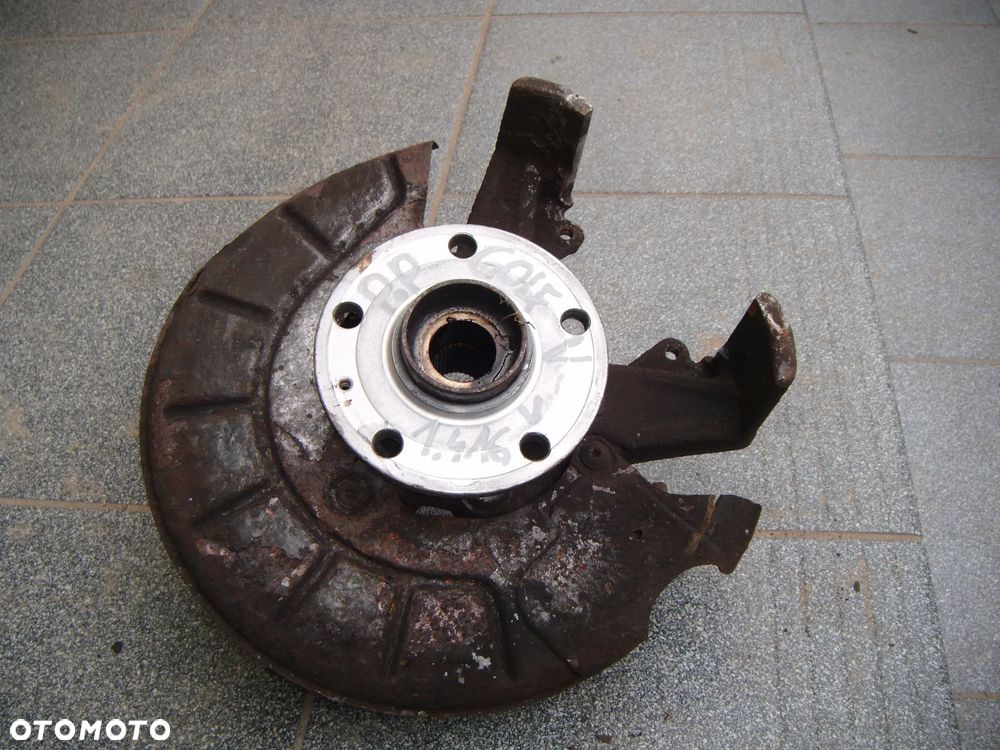 vw golf v 1.4 16v piasta zwrotnica prawy przód - 1