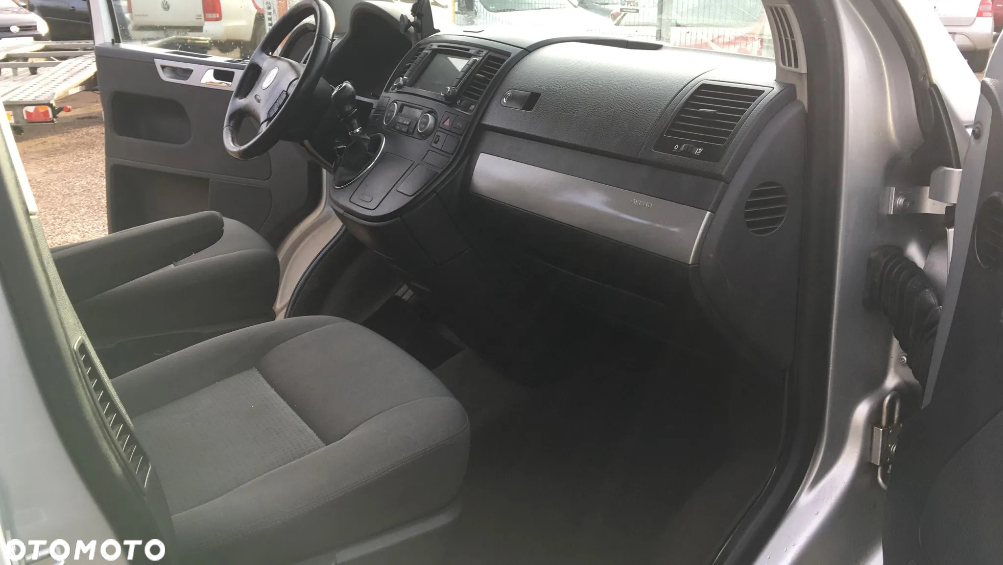 Volkswagen Multivan - 12