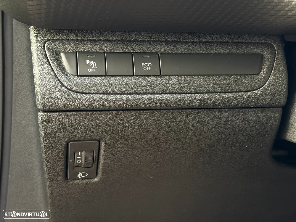 Peugeot 2008 1.2 PureTech Allure EAT6 - 19