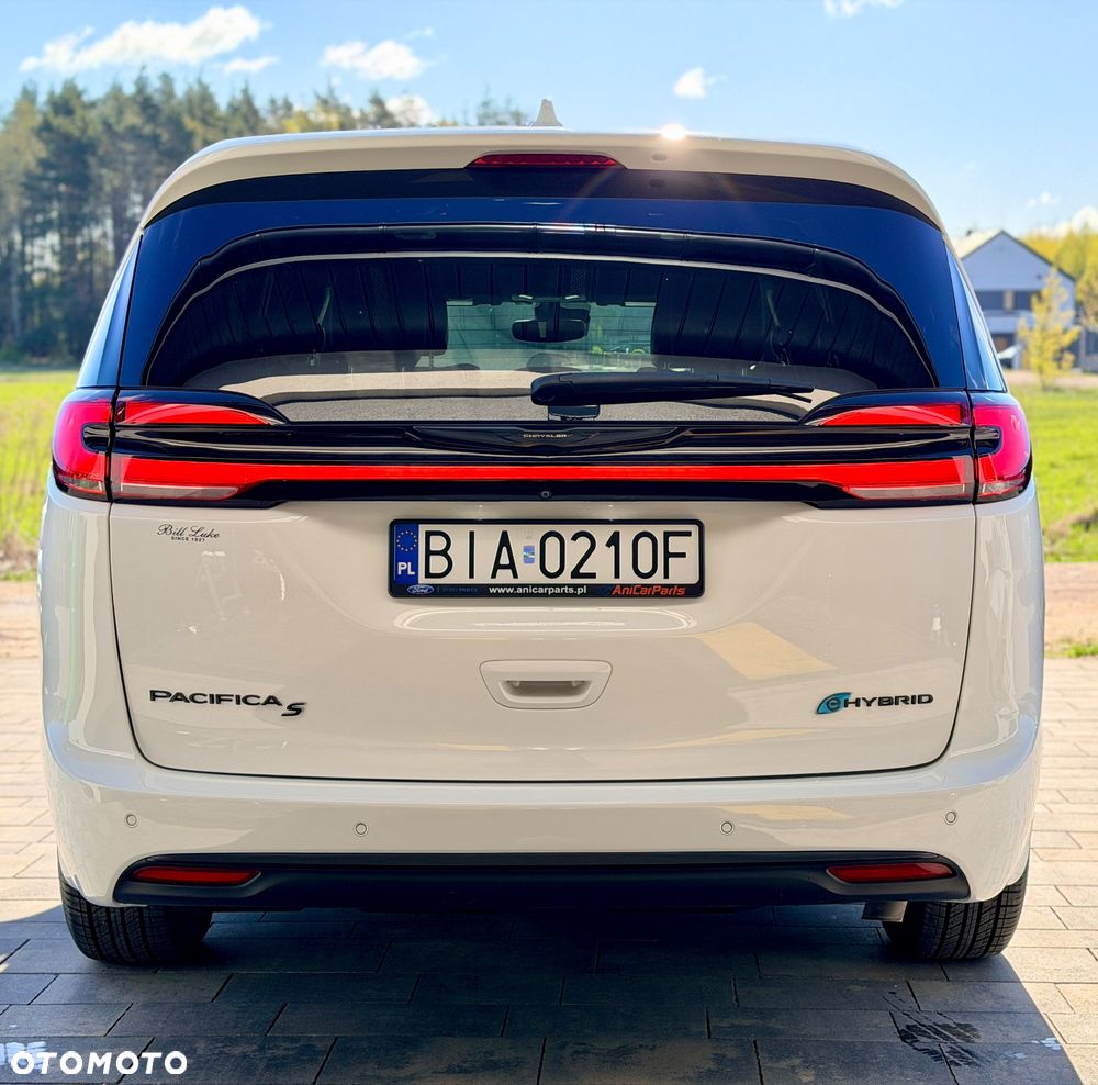 Chrysler Pacifica - 11