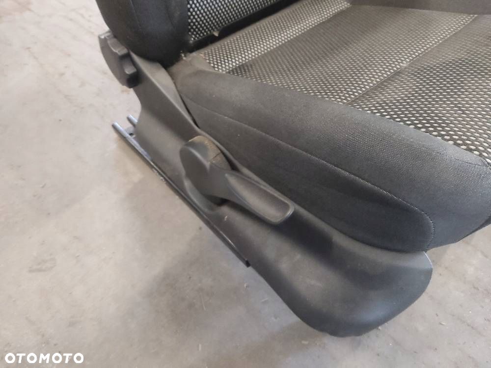 FOTEL PRAWY PRZÓD  SKODA FABIA II - 4