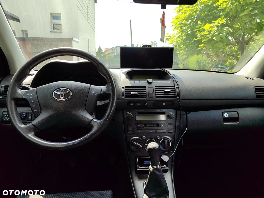 Toyota Avensis 1.6 VVT-i Terra - 15