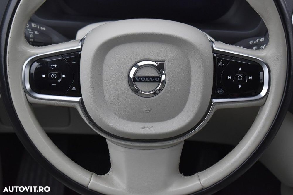 Volvo XC 90 - 31