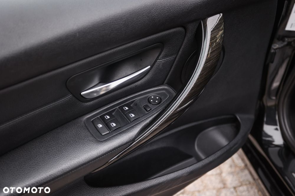 BMW Seria 3 320d xDrive Luxury Line - 18