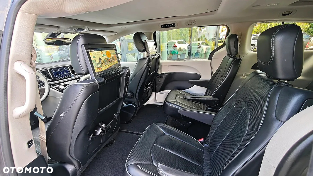 Chrysler Pacifica - 15