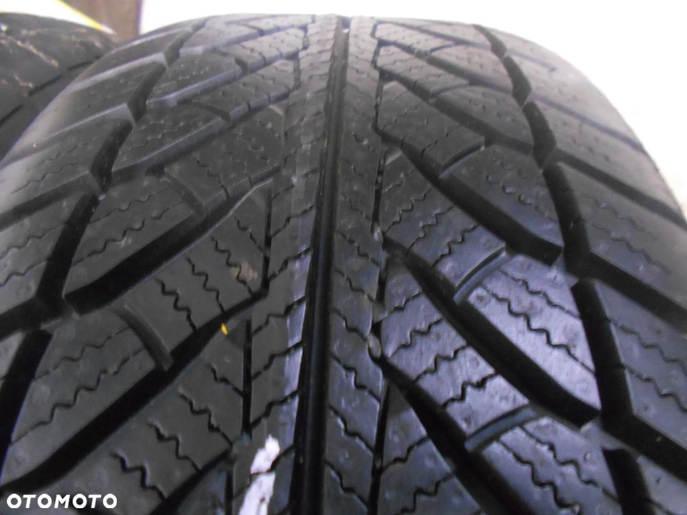 OPONY 225/55R17 GOODYEAR ULTRA GRIP 8 DOT 3219 8MM - 4