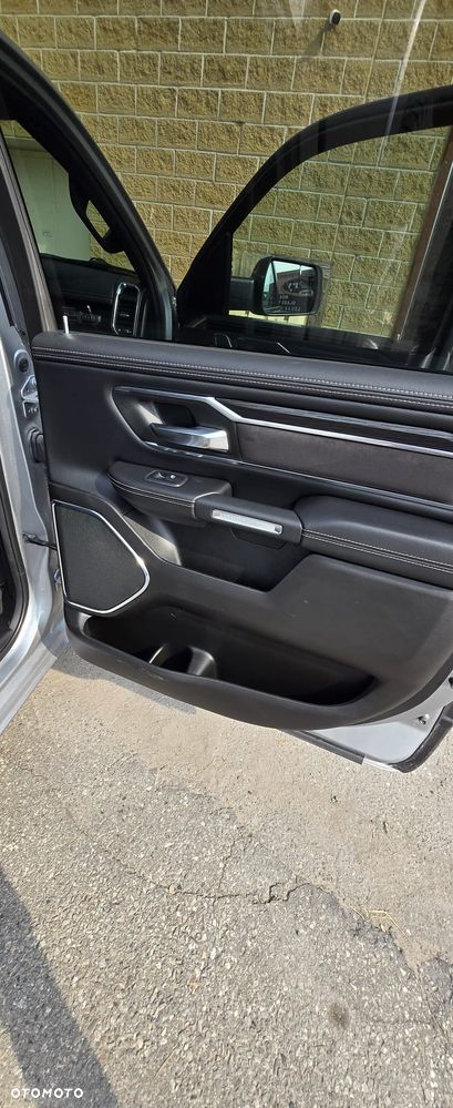 RAM 1500 5.7 eTorque Crew Cab Shortbed Laramie Chrome - 15