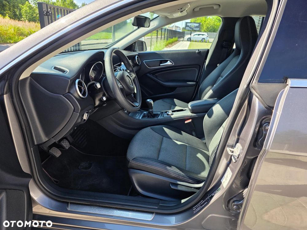 Mercedes-Benz CLA 180 d - 10