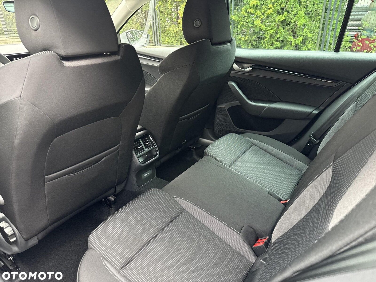 Skoda Octavia 1.5 TSI mHEV Selection DSG - 24