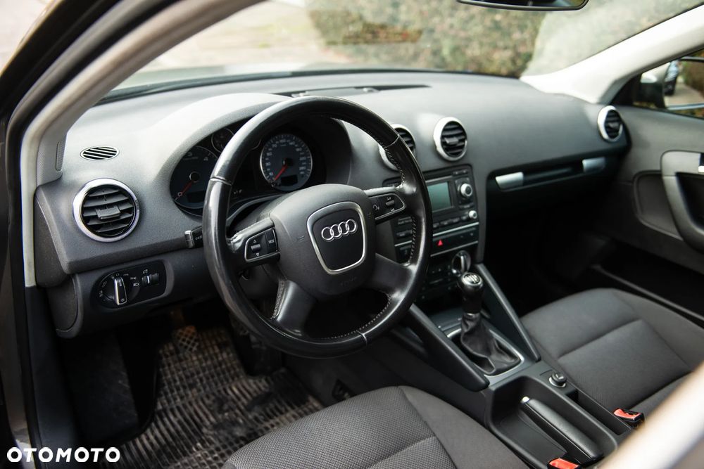 Audi A3 Sportback 1.6 TDI DPF Ambiente - 19