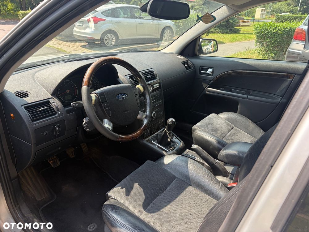 Ford Mondeo 1.8 SCi Ghia - 11
