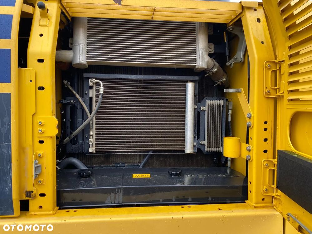 Komatsu PC240LC-10 - 23