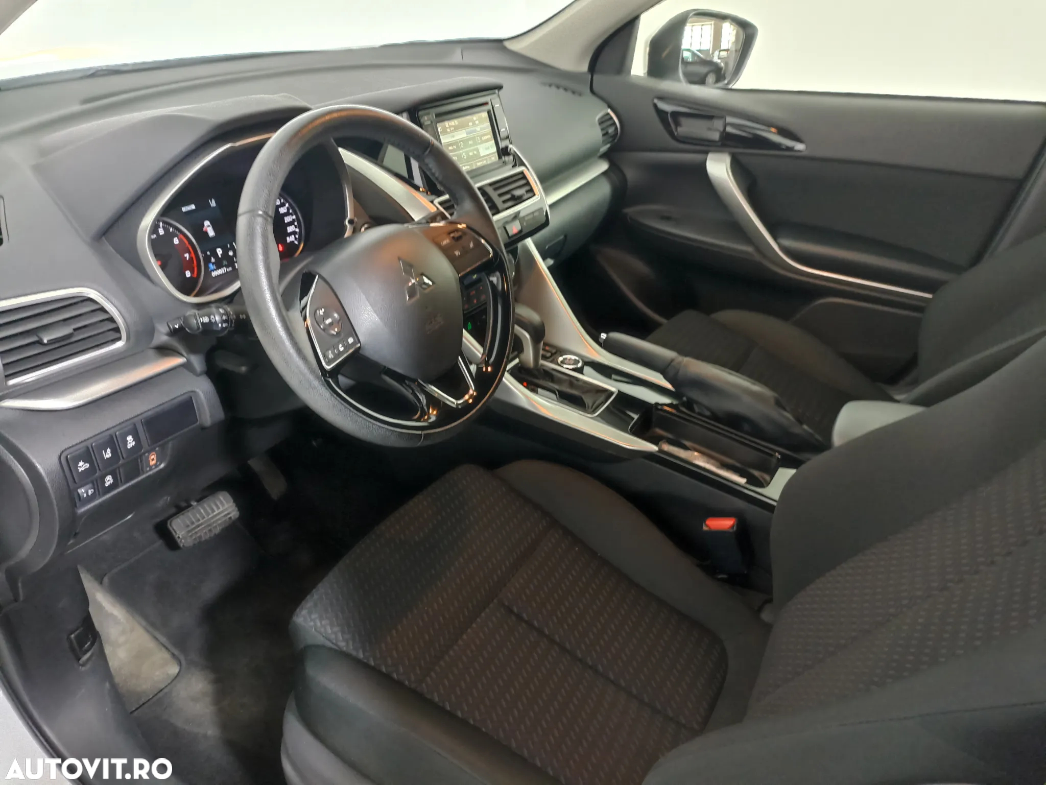 Mitsubishi Eclipse-Cross - 12