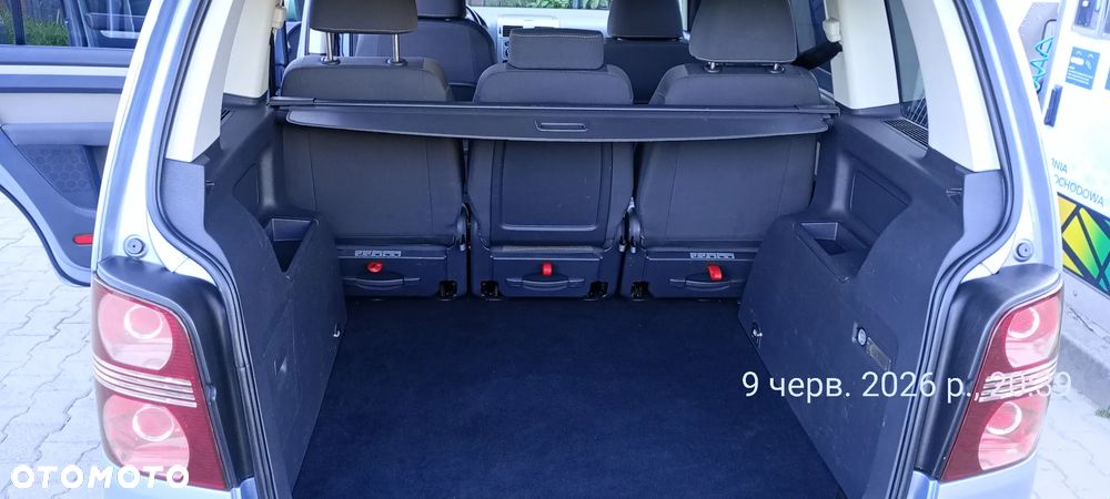 Volkswagen Touran - 10
