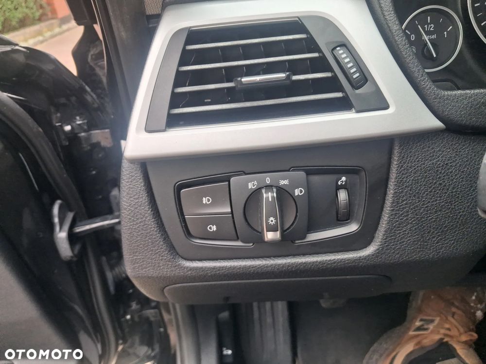BMW Seria 3 318d Sport Line - 24