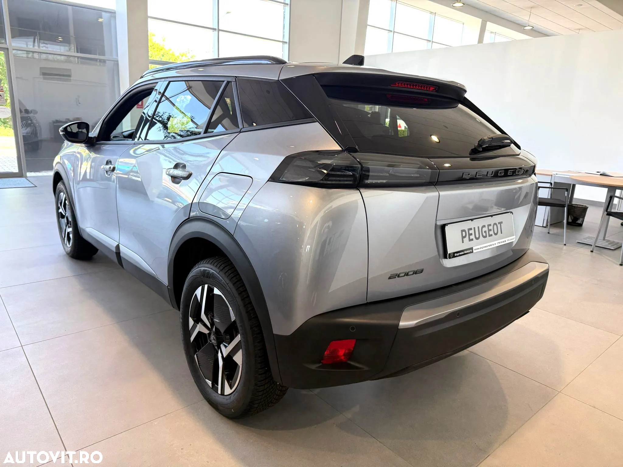 Peugeot 2008 1.2 L PureTech STT Allure - 4
