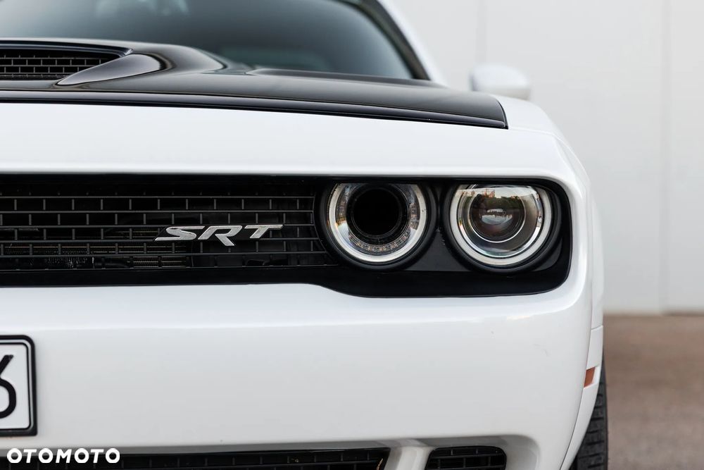 Dodge Challenger - 8