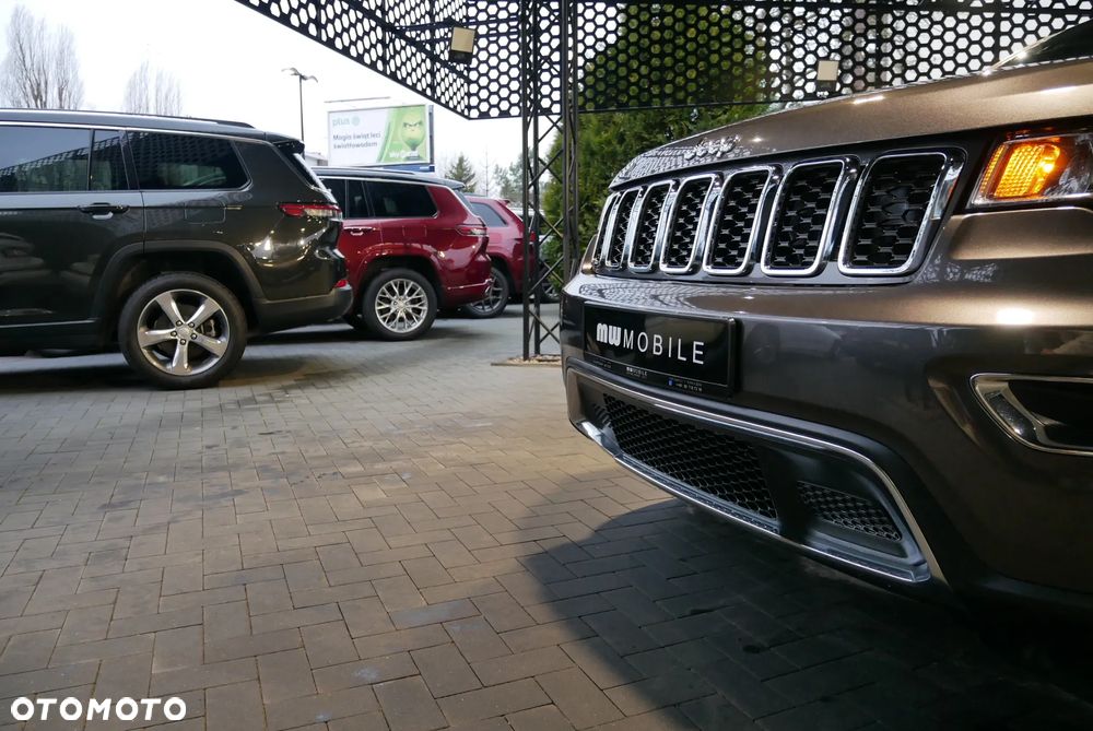 Jeep Grand Cherokee - 34