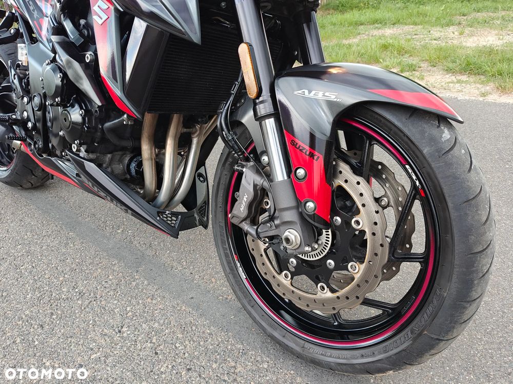 Suzuki GSX - 14