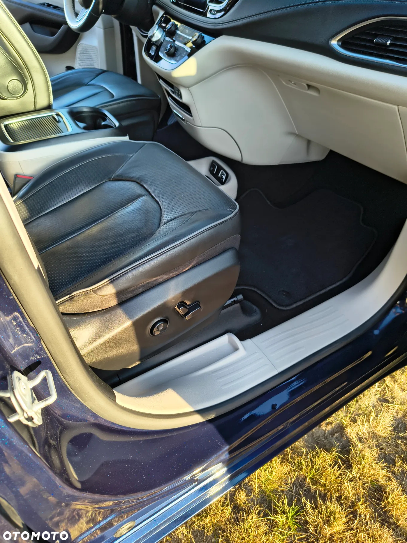 Chrysler Pacifica - 31