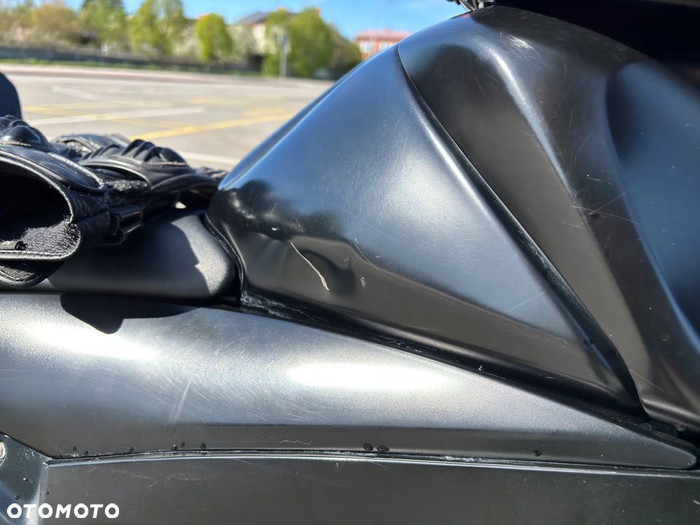 Suzuki GSX-R - 10